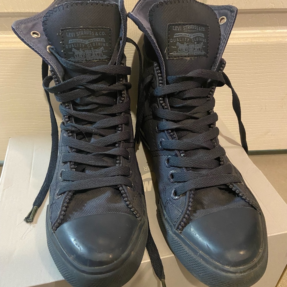 Levi’s high top sneaker